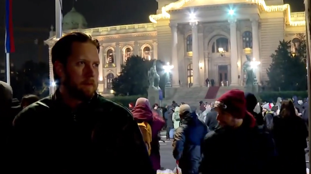 U toku protest ispred Skupštine: Vršiti pritisak uvek i konstantno 9