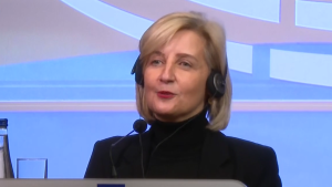 Šefica misije Evropskog parlamenta koja je u petak posetila Srbiju Marta Temido poručila je na zavšnoj konferenciji da je Srbija prioritet za Evropsku uniju (EU), te dodala da je na građanima Srbije da odluče hoće li joj pristupiti. Ipak, istakla je i da je misija dobila zabrinjavajuće izveštaje zbog kojih će zahtevati obavljanje istrage o optužbama za neprikladnu upotrebu sile.