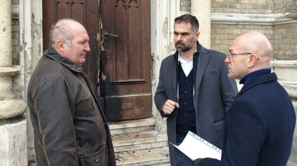Gradonačelnik Novog Sada najavio da će Grad platiti saniranje štete od požara na Crkvi imena Marijinog 9