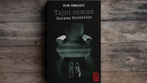 Soliter je simbol otuđenosti. Masivna građevina, više desetina, katkad i koju stotinu metara visoka; jedan niz skučenih staništa u kome su pronašli utočište ljudi raznolikog porekla, životnih potreba i pogleda na svet.