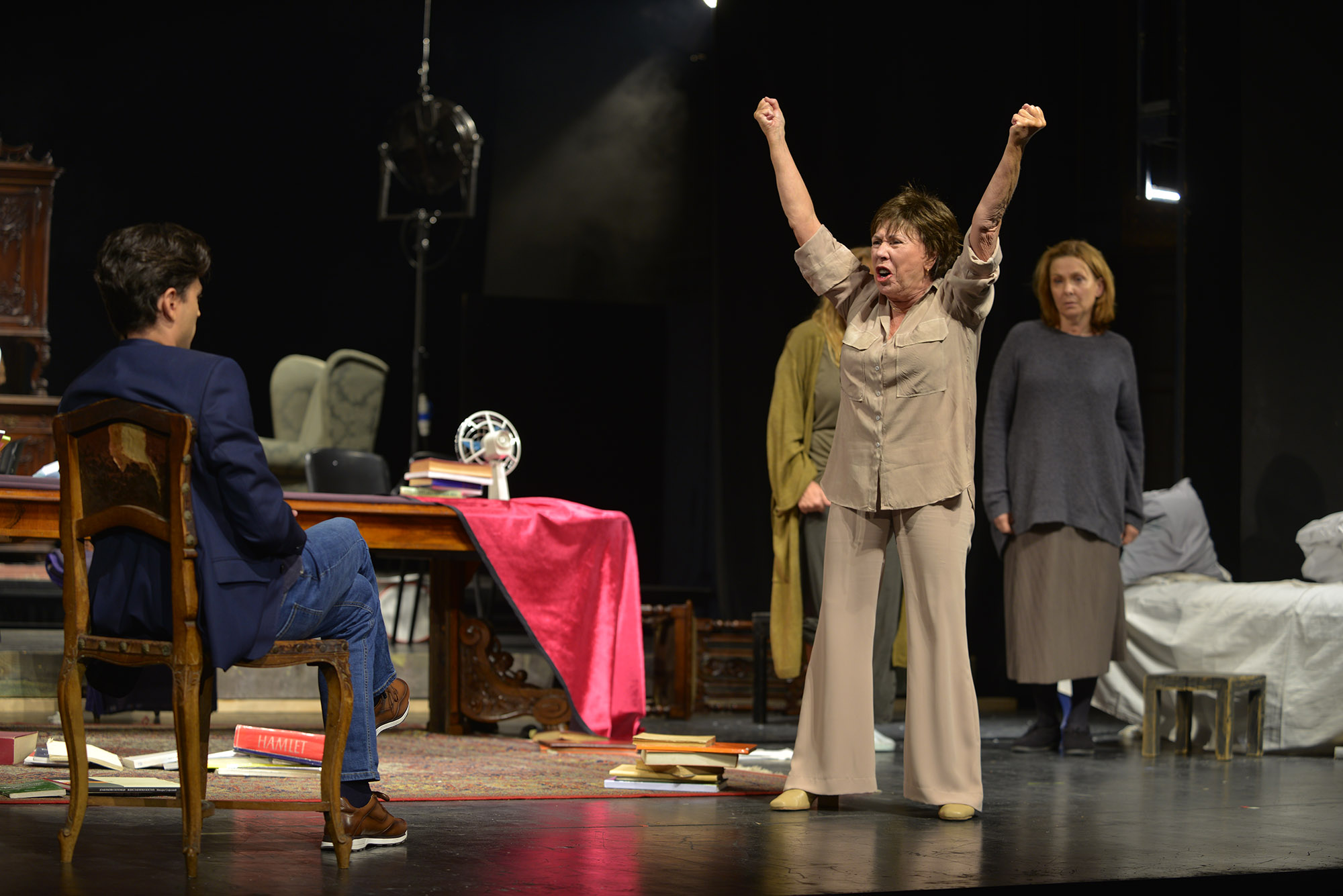 Predstava "Vrat od stakla" Jagoša Markovića stoti put na sceni JDP - a: Drama jedne građanske porodice kroz tri generacije 2