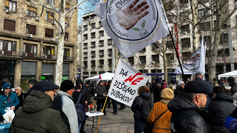 (BLOG) "Zajedno uz studente": Na Trgu Nikole Pašića zborovi, glumci, trkači i studenti, okupljanje u toku i u Pionirskom parku (FOTO) 6