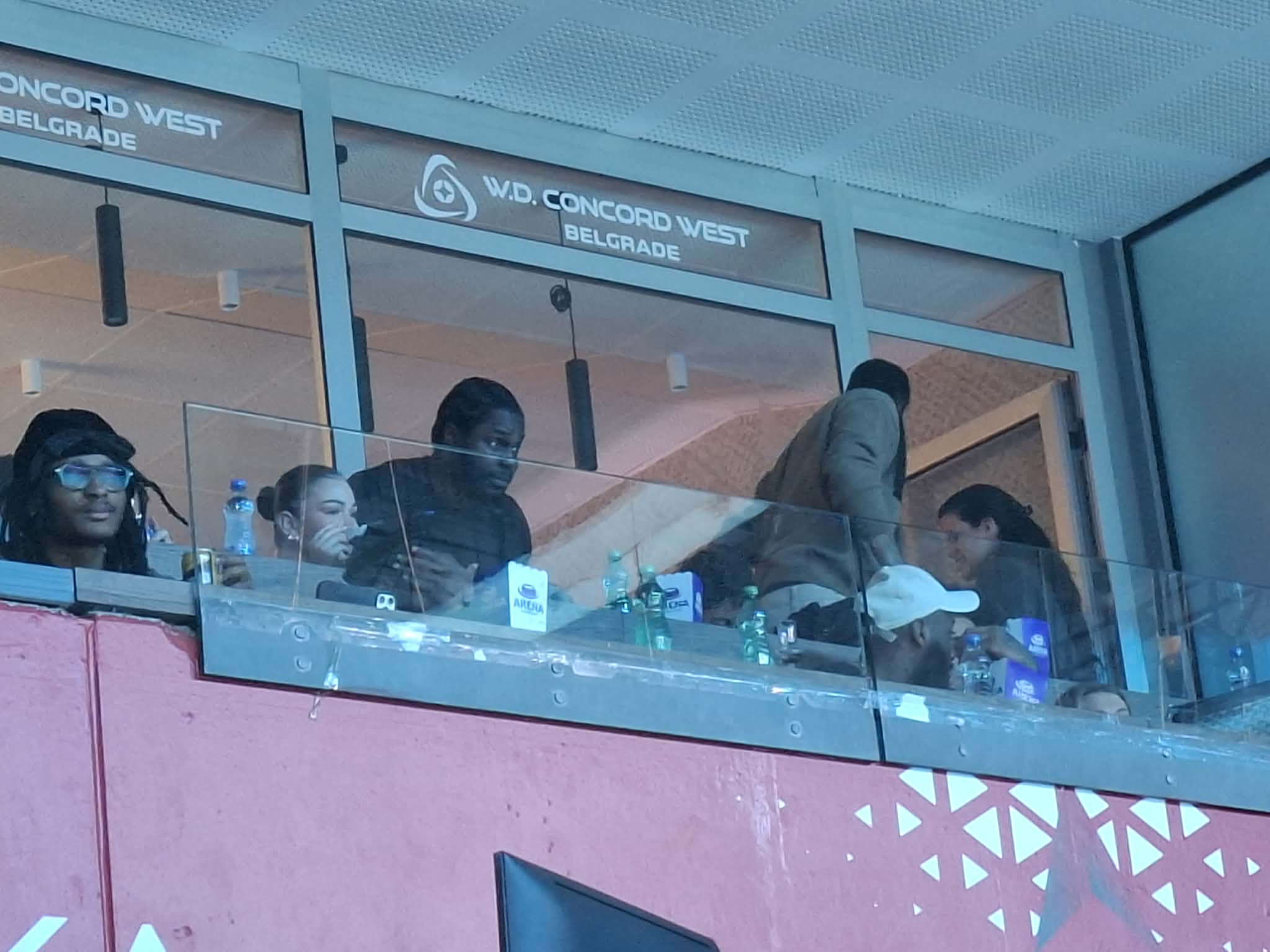 Zvezdini košarkaši daju podršku vaterpolistima Srbije na finalu protiv Mađarske (FOTO) 2