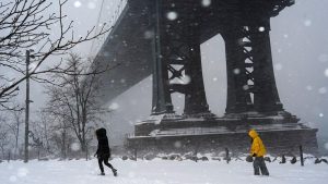 Snežna oluja paralisala Ameriku: Najmanje 17 mrtvih, stotine hiljada bez struje 1