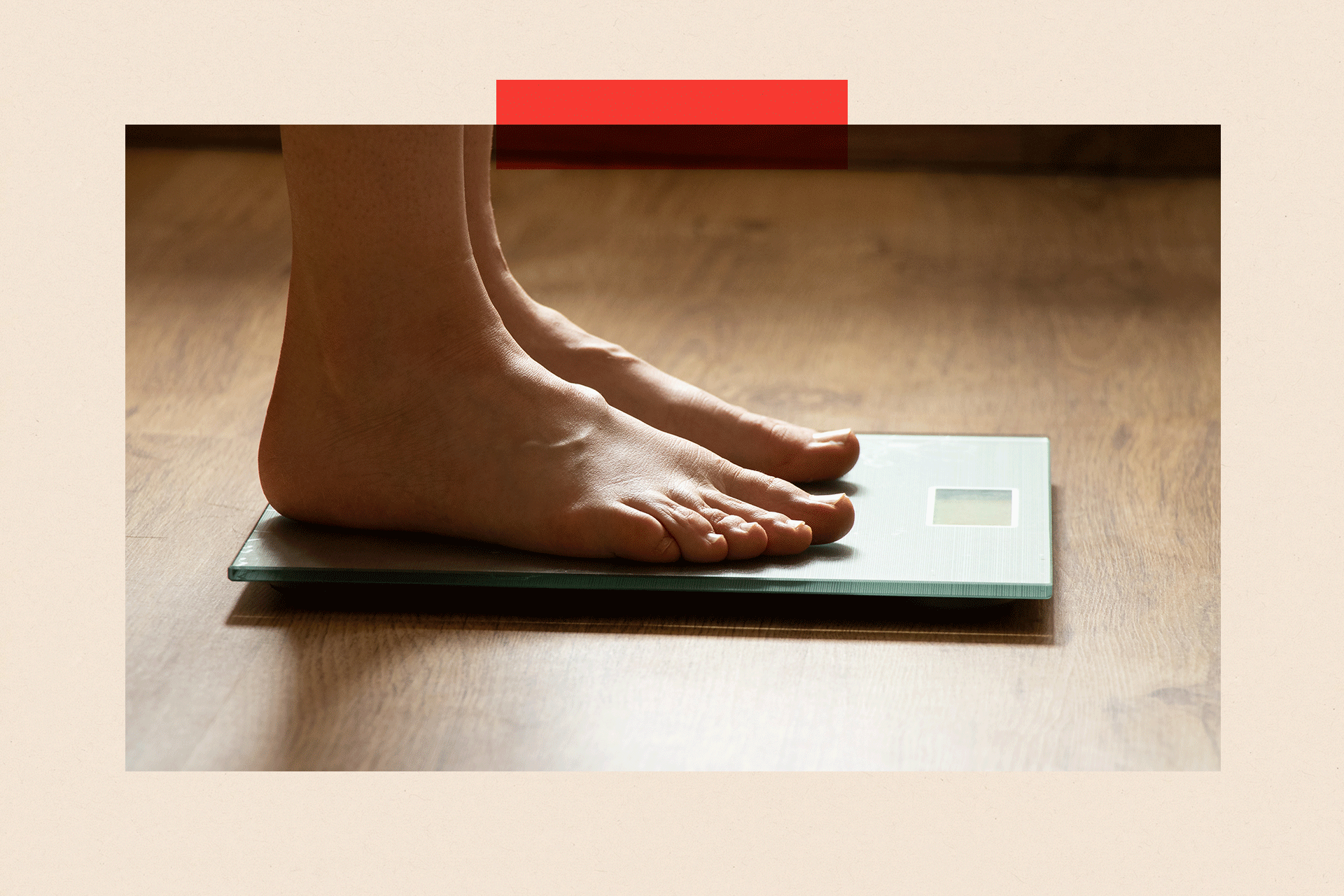 Ženske noge na vagi za merenje težine