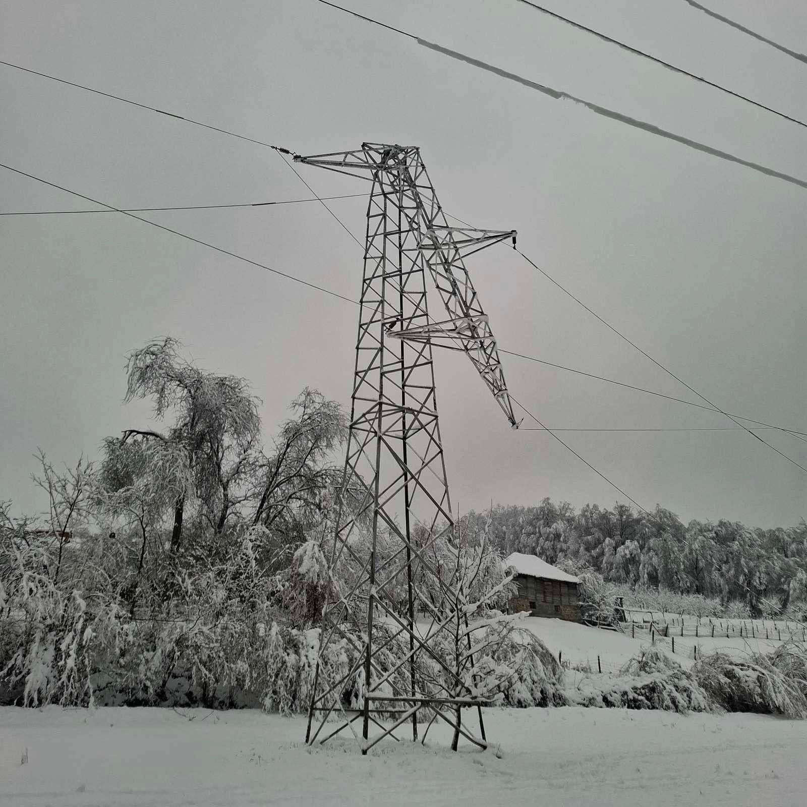 Lozica sedam dana bez struje zbog snega, vanredna situacija u 15 srpskih opština 17 Polomljen dalekovod