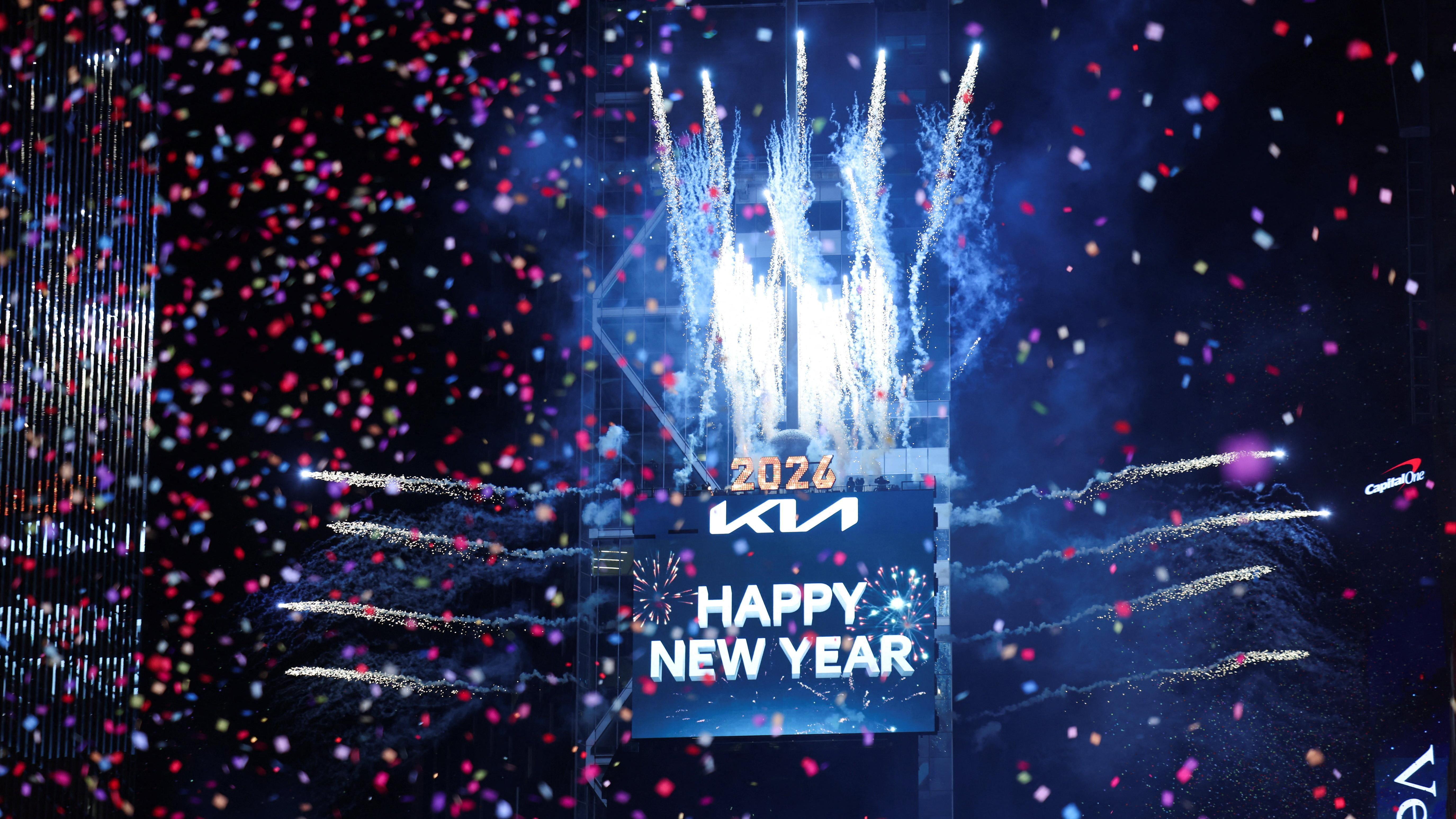 U fotografijama: Nova godina širom sveta 2 Tajms skver, Njujork, prvi minuti 2026.