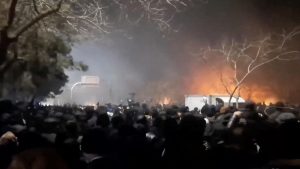 Protesti u Iranu: Više od 100 žrtava, Amerika 'spremna da pomogne', tvrdi Tramp 11 Protesti u Iranu: Više od 100 žrtava, Amerika 'spremna da pomogne', tvrdi Tramp 9