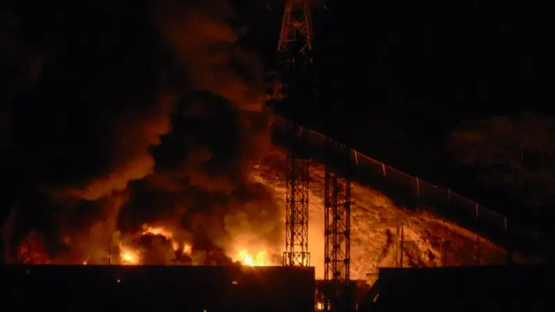 Vatra gori u noći posle napada Amerike na Veneczuelu