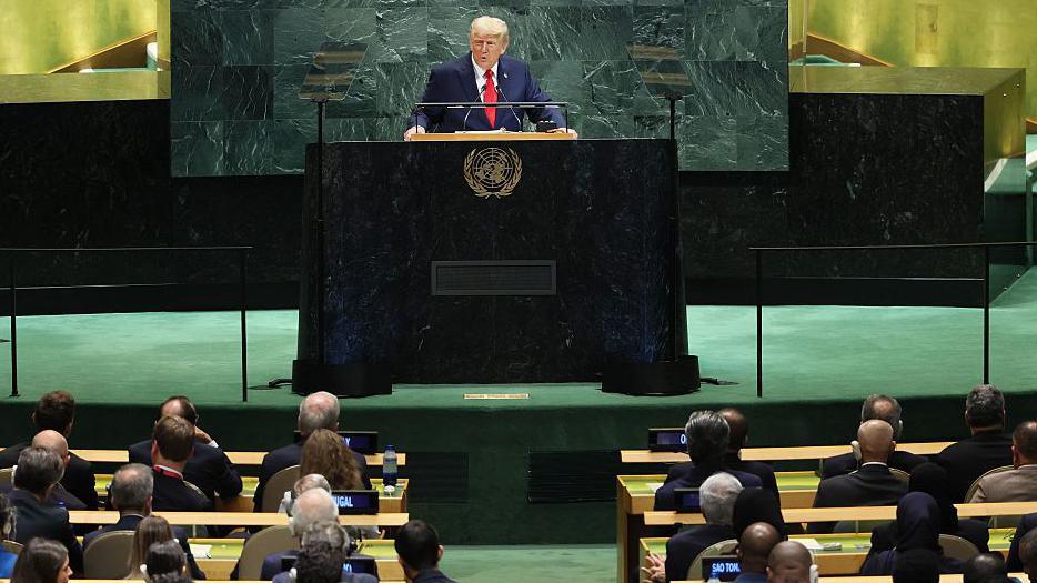 Sve kontroverze Trampovog 'Odbora za mir': Šta je, koga je pozvao i ko je prihvatio 3 Američki predsednik Donald Tramp za govornicom Ujedinjenih nacija