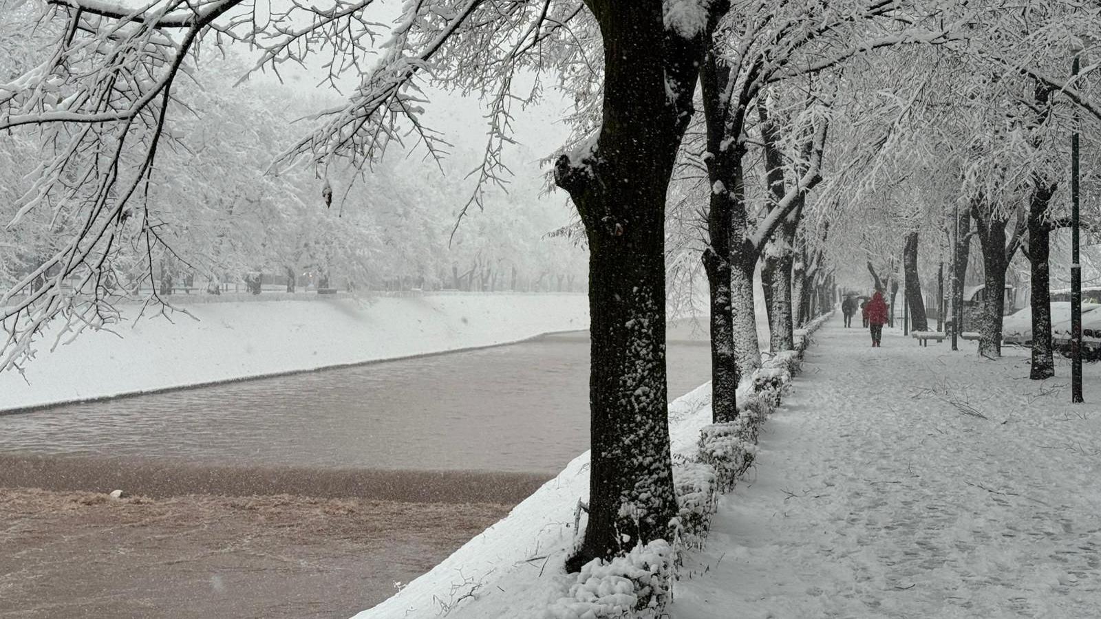 Balkan pod snegom, uklonjeno Božićno seoce ispred Skupštine Srbije 3 Vilsonovo šetalište u glavnom gradu BiH pod snegom