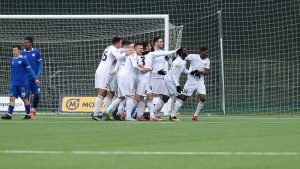 Fudbaleri Čukaričkog Nenad Tomović i Srđan Mijailović potpisali su nove jednogodišnje ugovore sa beogradskim klubom.