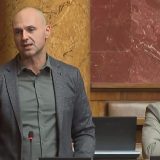 Poslanik objavio snimak prazne sale kada je trebalo da se raspravlja o Macutovoj Vladi (VIDEO) 10