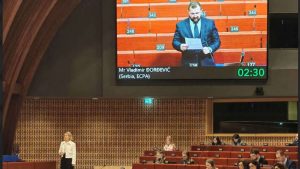 Srpski poslanik pominjao Dansku i Grenland i pozvao na otpriznavanje Kosova u govoru u PS Saveta Evrope 2