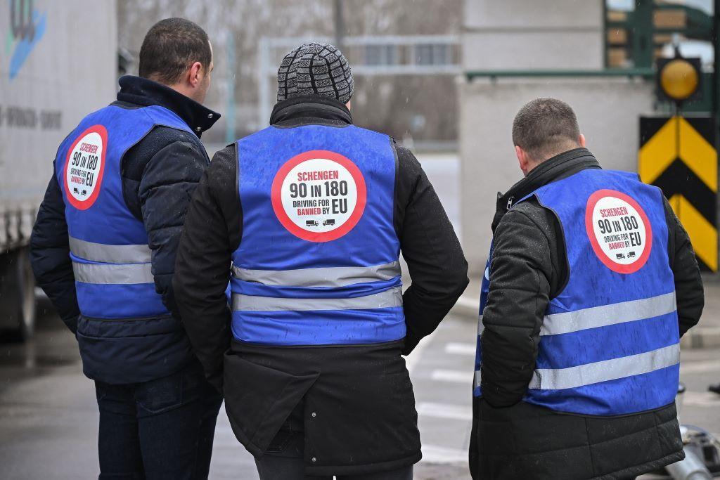 Kamiondžije blokiraju granice na Balkanu: Kolika je šteta 9 učesnici protesta na Horgošu, blokada prelaza, kamiondžije blokirale granice na balkanu