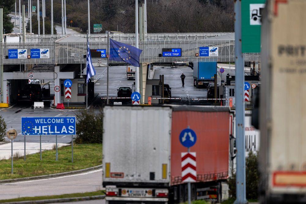 Red kamiona ispred grčkog graničnog prelaza „Evzoni“ tokom blokade graničnog prelaza Bogorodica kod Đevđelije, Severna Makedonija, 26. januara 2026. Svi granični prelazi u zemlji i širem regionu blokirani su za teretni saobraćaj počev od 26. januara u podne, posle koordinisane akcije vozača kamiona iz Severne Makedonije, Srbije, Bosne i Hercegovine i Crne Gore