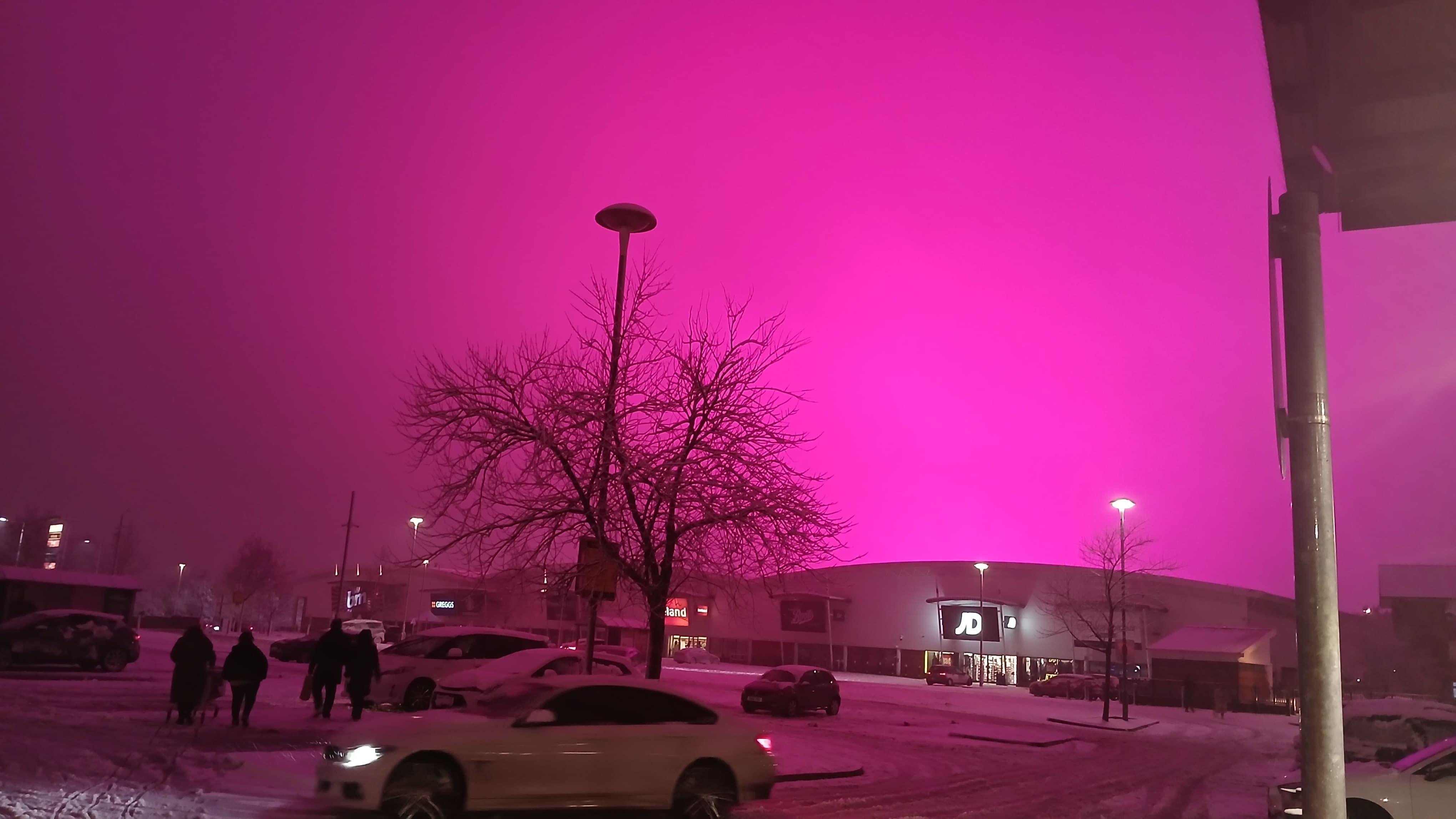 Nebo obojeno u roze: 'Misteriozna' svetlost iznad Birmingema 7 Birmingem