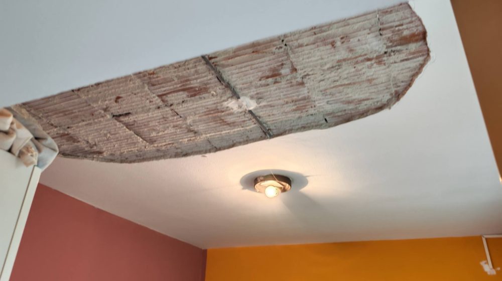 Nadležne službe pregledale nišku školu u kojoj se obrušio deo plafona: Prostorija van upotrebe 13