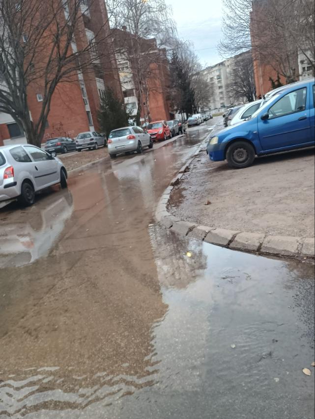 Opet havarija u jednom od najnaseljenijih delova Niša: "Bez vode smo četvrti put u poslednjih mesec dana" 2