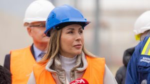 Ministarka rudarstva i energetike Dubravka Đedović Handanović obišla je novoizgrađene rezervoare za skladištenje naftnih derivata u Smederevu, koji su danas počeli da se pune prvim količinama evro dizela, saopštilo je Ministarstvo rudarstva i energetike.
