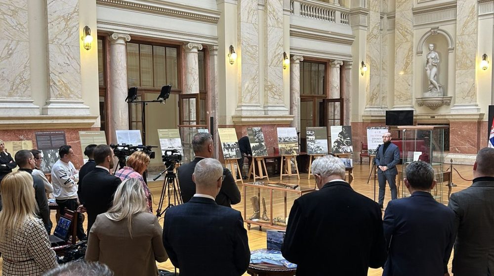 U Skupštini svađa o izložbi o Jasenovcu u holu i dolasku Tonina Picule 11