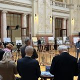 U Skupštini svađa o izložbi o Jasenovcu u holu i dolasku Tonina Picule 4