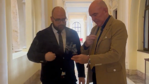 Kađenje Skupštine FOTO X / @advokatjanjic