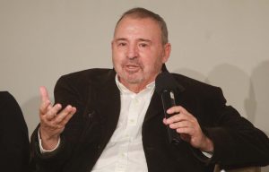 Prema saznanjima Danasa, Filmski centar Srbije uputio je poziv rediteljima i producentima za panel diskusiju pod nazivom "Problem sufinansiranja nezavršenih filmova i kako ga rešiti?”, koju organizuje 6. i 7. februara na Zlatiboru, u saradnji sa Nacionalnim festivalom filma i televizije (NAFFIT).