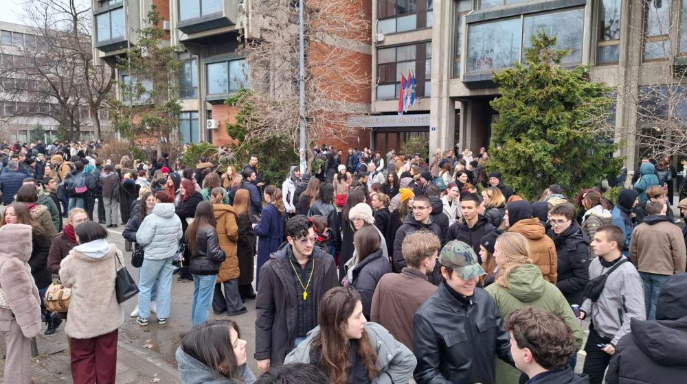 "Bojkotujemo iz solidarnosti": Studenti Novosadskog univerziteta krenuli ka Filozofskom fakultetu 14