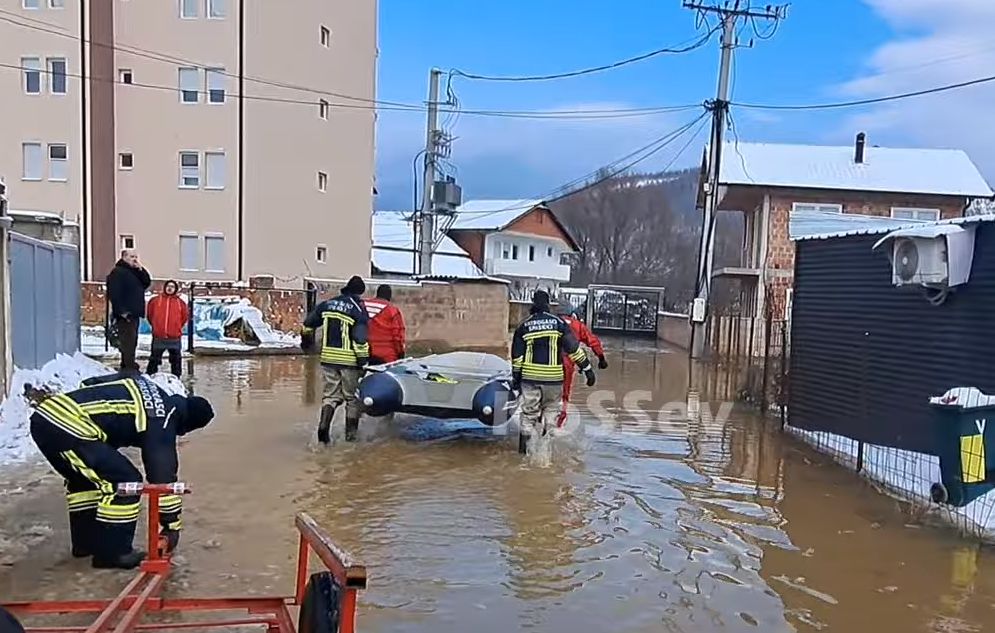 Ibar se izlio na Kosovu, evakuacija u toku (FOTO/VIDEO) 2 Ibar se izlio na Kosovu, evakuacija u toku (FOTO/VIDEO) 2
