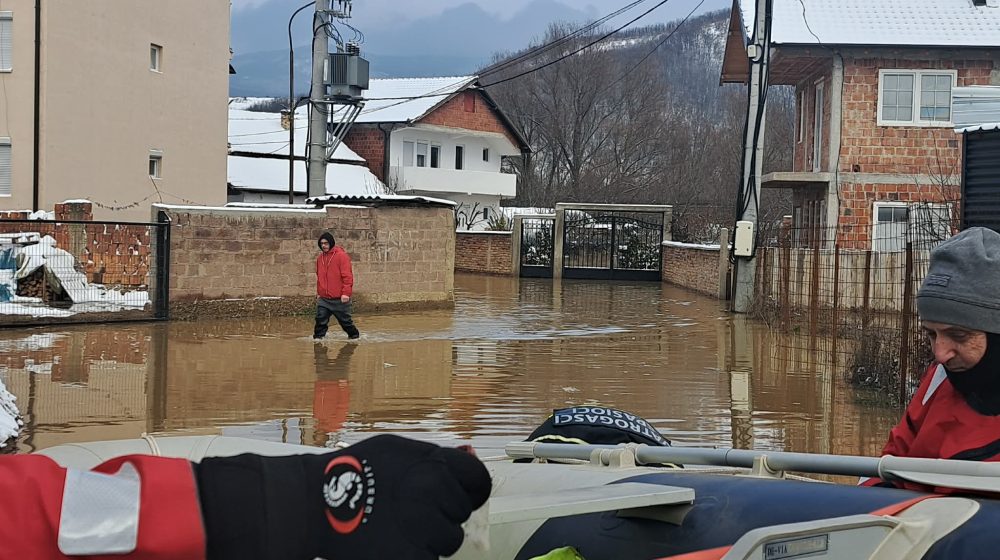 Ibar se izlio na Kosovu, evakuacija u toku (FOTO/VIDEO) 10