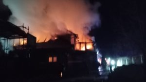 U požaru ostali bez ičega: Porodici Nikolić sa dvoje male dece potrebna pomoć, sve im treba 17