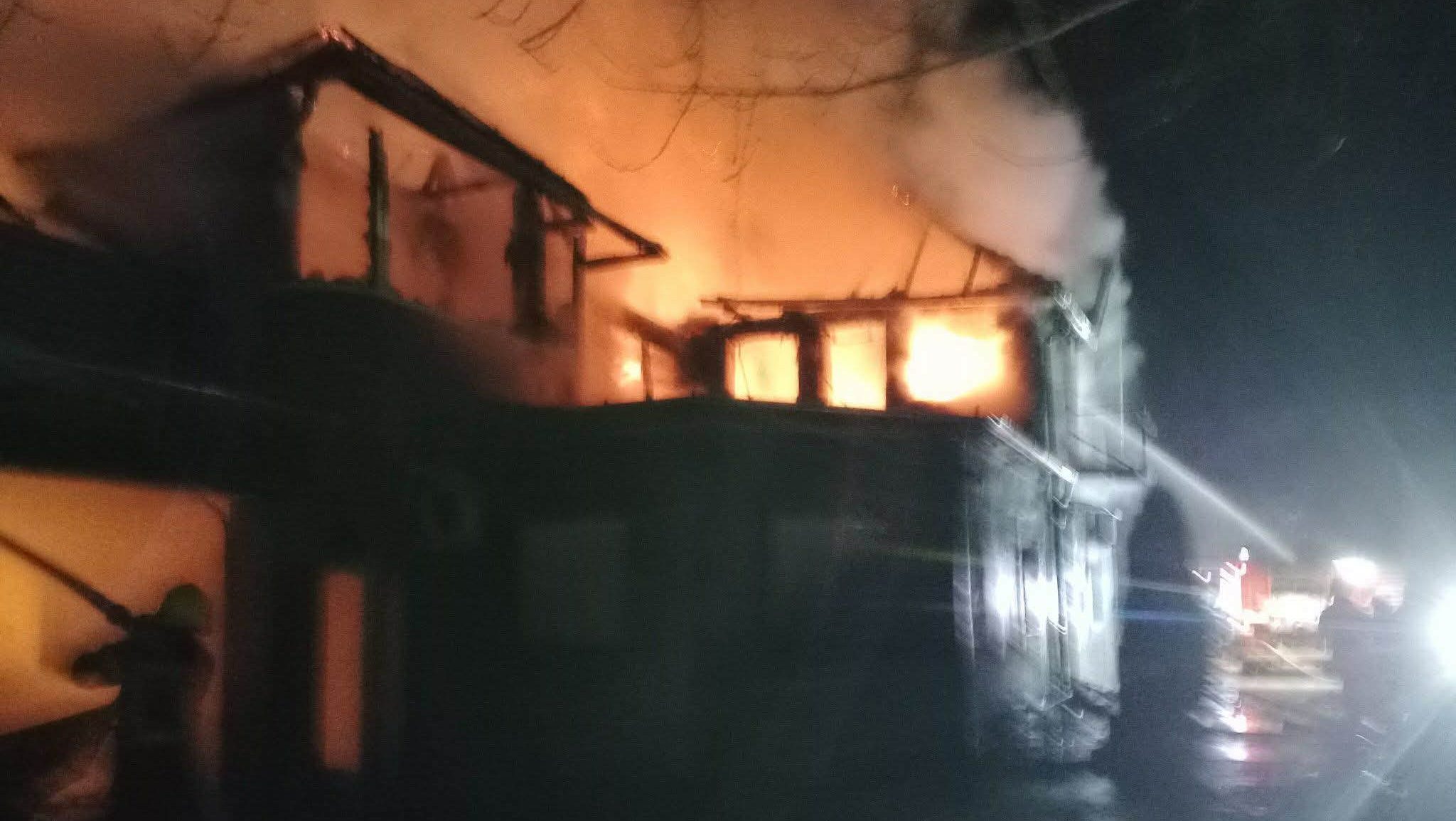 U požaru ostali bez ičega: Porodici Nikolić sa dvoje male dece potrebna pomoć, sve im treba 2