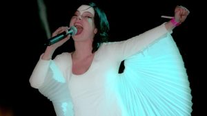 „Svim Grenlanđanima želim blagoslov u njihovoj borbi za nezavisnost“, poručila je Bjork na društvenim mrežama, komentarišući obnovljene političke rasprave o statusu Grenlanda i američke teritorijalne pretenzije prema tom arktičkom ostrvu.