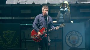 noel galager dzejms bond pesma