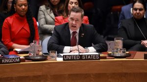 Stalni predstavnici Rusije i Kine u Savetu bezbednosti Ujedinjenih nacija pozvali su danas Sjedinjene Američke Države (SAD) da oslobode predsednika Venecuele Nikolasa Madura i njegovu suprugu, dok je američki ambasador u UN Majk Volc rekao da nema rata protiv Venecuele i njenog naroda, niti okupacije te zemlje, prenosi Rojters.