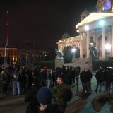 Protest podrške studentima i profesorima u Novom Sadu: Građani i dalje ispred Skupštine Srbije, u Pionirskom parku puštena muzika (VIDEO, FOTO) 2