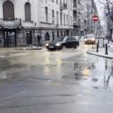 Pukla cev u Golsvordijevoj ulici na Vračaru, voda teče do Bulevara 3