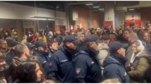 Evropske demokrate povodom policijske akcije u Novom Sadu: Vučiću, nisi nevidljiv na radaru 4 Evropske demokrate povodom policijske akcije u Novom Sadu: Vučiću, nisi nevidljiv na radaru 1