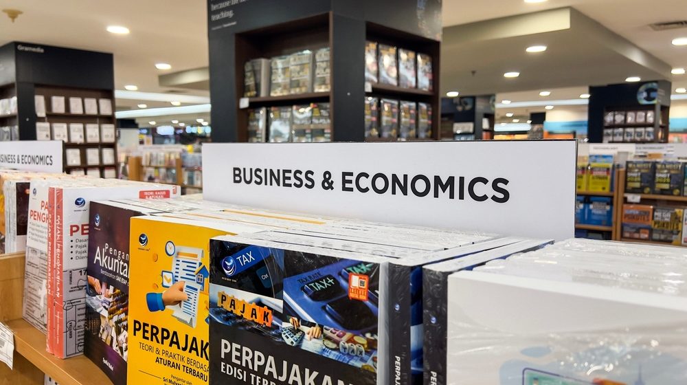 Promocija knjige Aleksandra Matkovića - “Mehanizam za kontrolu stranih investicija – predlog za Srbiju u vreme zelenog kolonijalizma” 16. januara u Novom Sadu 10