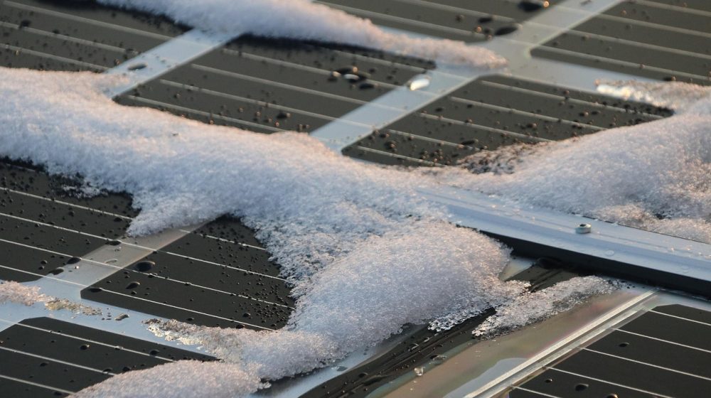 Zašto ne bi trebalo čistiti sneg sa solarnih panela? 9