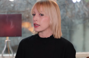 U njenoj biografiji piše da je srpska televizijska, filmska, pozorišna i glasovna glumica. Da je svoju prvu ulogu ostvarila 2012. godine u filmu "Šešir profesora Koste Vujića", da ju je proslavila uloga Lenke Dunđerski u filmu "Santa Maria della Salute", da igra u pozorištima Madlenijanum, Beogradsko dramsko pozorište i Pozorište Puž i da se već godinama bavi sinhronizacijom crtanih filmova.