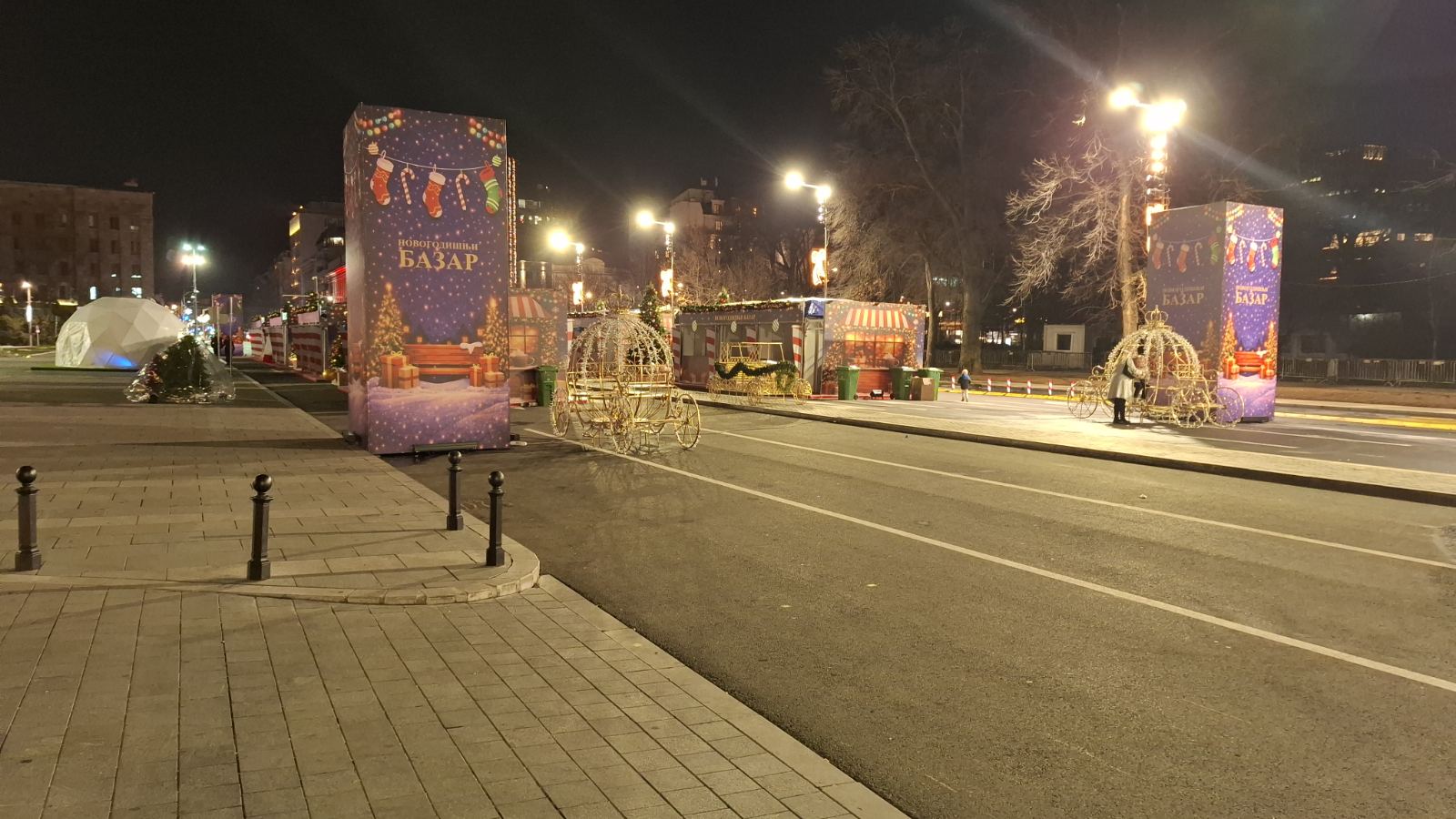 (FOTO) Božićno seoce ispred Skupštine prazno, svi štandovi zatvoreni 3