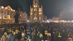 "Srbija nema političku stranku na vlasti, nego organizovanu kriminalnu grupu": Završen skup u Novom Sadu, najavljen sledeći u Beogradu (FOTO, VIDEO) 4