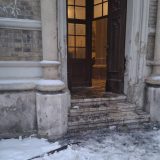 Saslušana osumnjičena za paljenje vrata crkve u Novom Sadu: Upućena na psihijatrijsko veštačenje 2