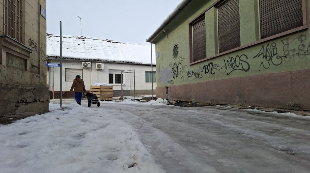 Novosadska opozicija: Trotoari su nam pretvoreni u klizališta ali ne zbog elementarne nepogode nego nemara vlasti 9