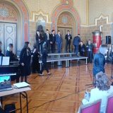 Hor Karlovačke gimnazije napustio svetosavsku priredbu kada se pojavio predsednik opštine Dražen Đurić: "Niste dobrodošli u ovu školu" (VIDEO) 12