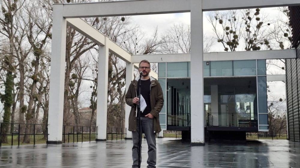 Protest ispred Rektorata u Novom Sadu: "Senat se pretvorio u partijski odbor, nadamo se da ih je barem malo sramota" 1