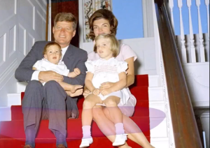 Netflix je najavio novu dramsku seriju pod nazivom Kennedy, koja će se baviti jednom od najpoznatijih političkih dinastija u američkoj istoriji.