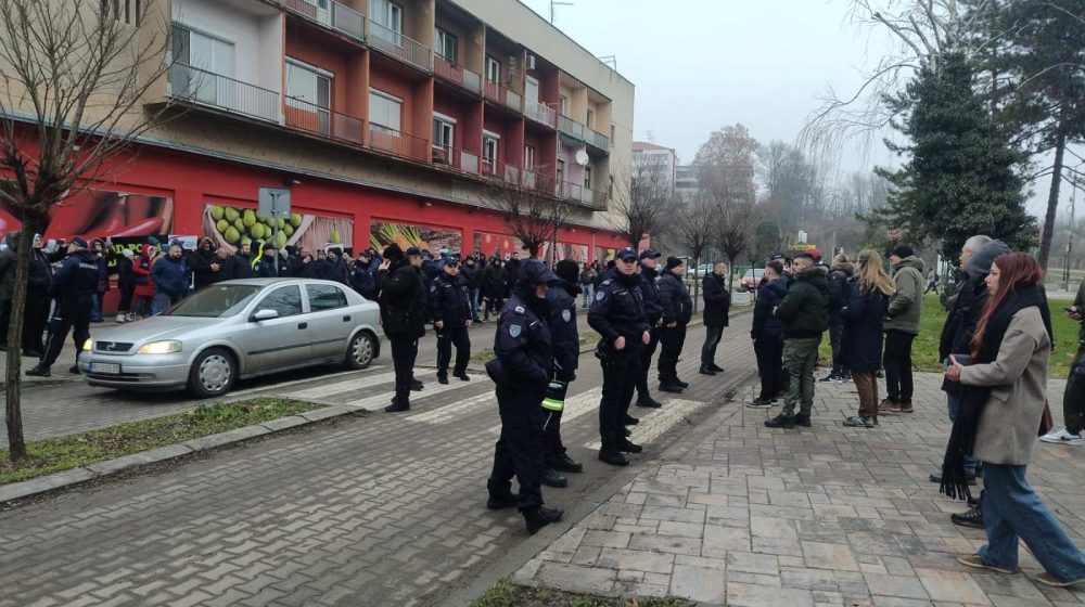 Mladi Kula: Maskirani napadači nas polili farbom, među njima i Šulc (FOTO, VIDEO) 6